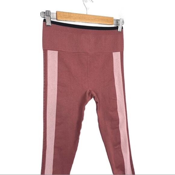 Fabletics High Waisted Seamless Colorblock Legging - Picture 5 of 14